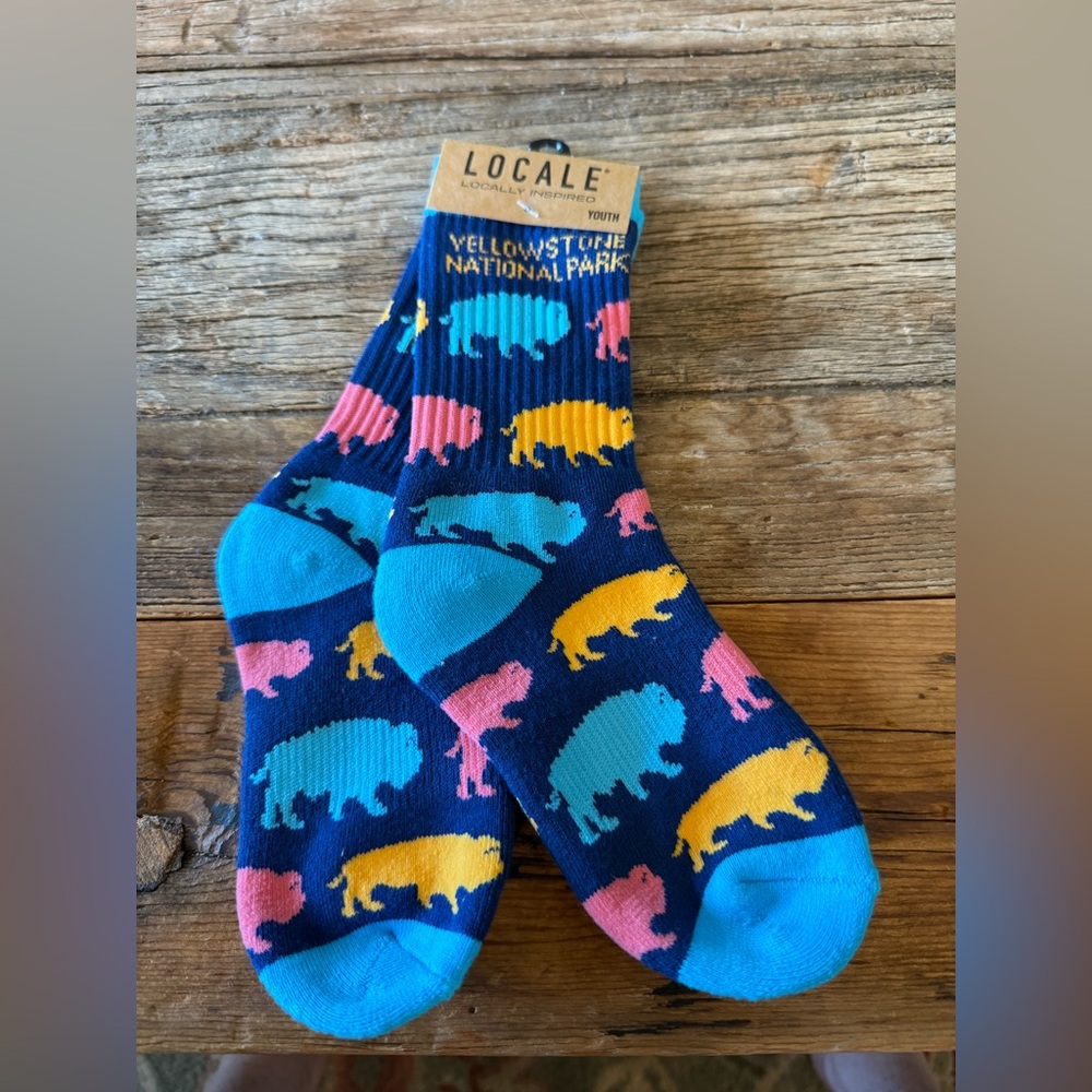 NWT Youth Yellowstone National Park Youth Crew Socks – Bison Print